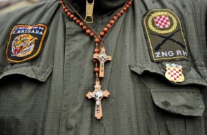 Sveta krunica oko vrata hrvatskih branitelja