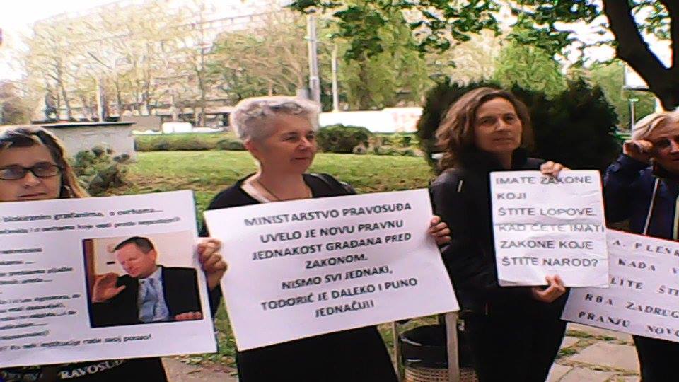 prosvjed - ministarstvo pravosuđa - raiffeisen pljačka