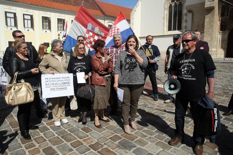 02.05.2017., Zagreb - Prosvjed na Markovom trgu pod nazivom Borba za opstanak koji je organizirao Nenad Koljaja, predstavnik ljudi koji je ovrsila RBA Zadruga. Prosvjed je organiziran zbog RBA Zadruge, Ovrsnog zakona i Lex Todorica. Photo: Goran Stanzl/PIXSELL